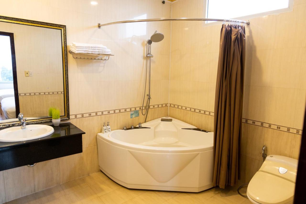 Hoang Loc Hotel Buôn Ma Thuột Esterno foto